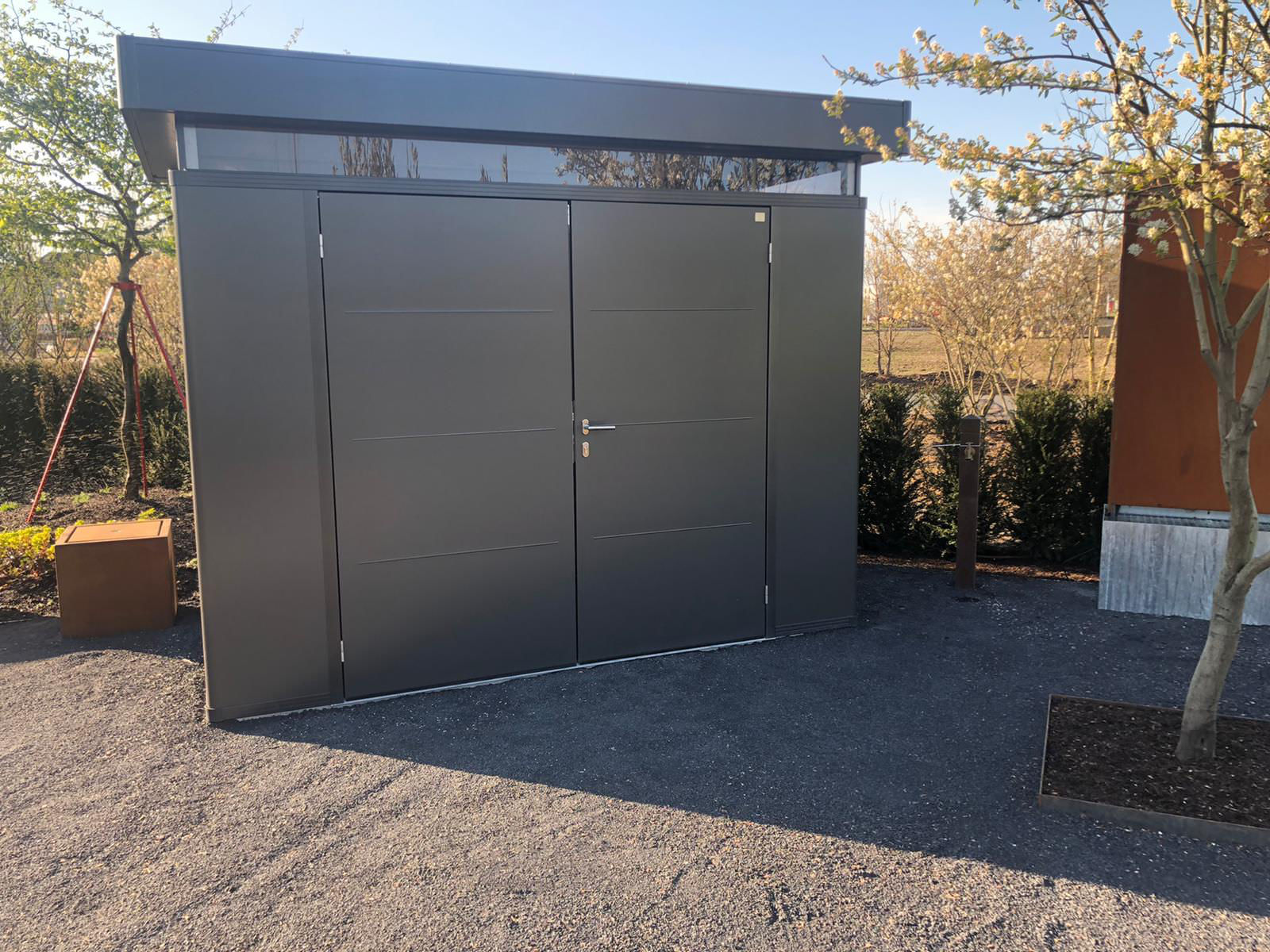 Gärten von Kreuz Garten- und Landschaftsbau, LHG Gärten und Stanka Landschaftsarchitektur finden sich am gesamten Niederrhein, Krefeld, Kempen, Nettetal, Viersen, Duisburg, Kerken, Issum, Rheinberg, Alpen, Moers, Rheinhausen, Duisburg, Mülheim, Meerbusch, Schwalmtal, Grefrath, Tönisvorst, Hüls, Kaarst, Neuss, Duisburg, sowie Düsseldorf und Mettmann.